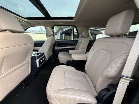 Used 2023 Ford Expedition Limited image 19