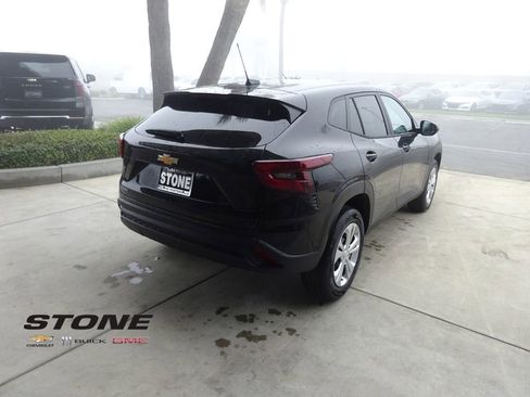 New 2026 Chevrolet Trax LS image 8