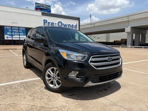 Used 2017 Ford Escape SE FWD image 1
