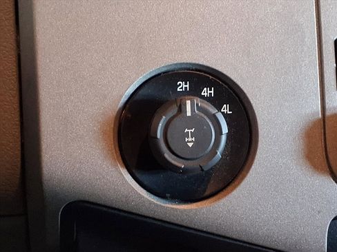 Used 2016 Ford F250 XLT w/ XLT Premium Package image 25