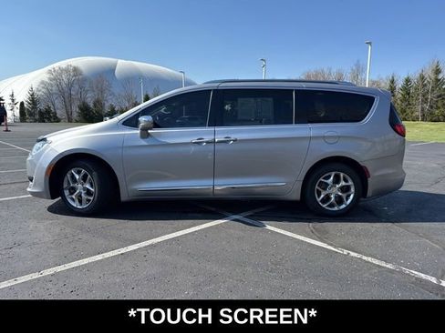 Used 2018 Chrysler Pacifica Limited FWD image 9