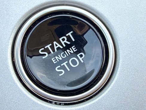 Used 2025 Land Rover Range Rover SE image 37