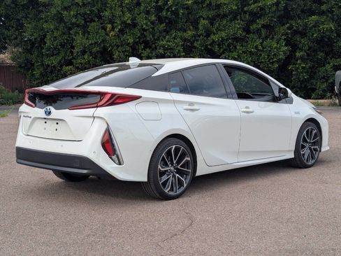 Used 2019 Toyota Prius Prime Advanced image 3