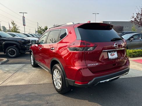 Used 2018 Nissan Rogue SV AWD/4WD image 3