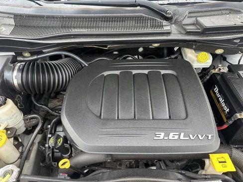 Used 2018 Dodge Grand Caravan SE w/ UConnect Hands-Free Group FWD image 28