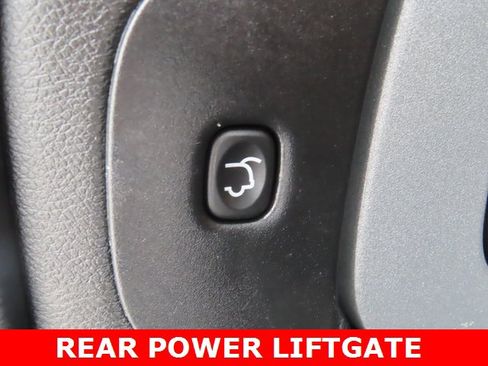 Used 2018 Jeep Cherokee Latitude w/ Comfort & Convenience Group image 30