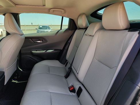 Used 2024 Toyota Prius XLE FWD image 9