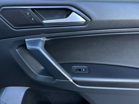 Used 2018 Volkswagen Tiguan SE image 20