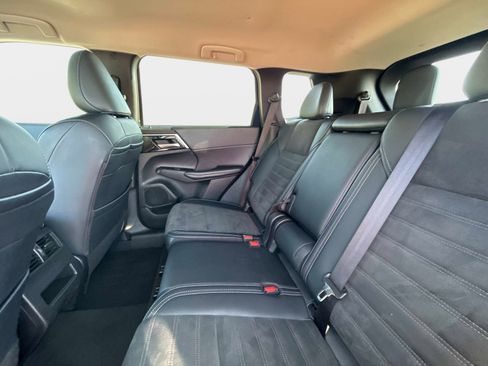 Used 2024 Mitsubishi Outlander SE AWD/4WD image 16