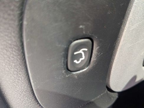 Used 2018 Jeep Cherokee Latitude Plus w/ Comfort/Convenience Group FWD image 15