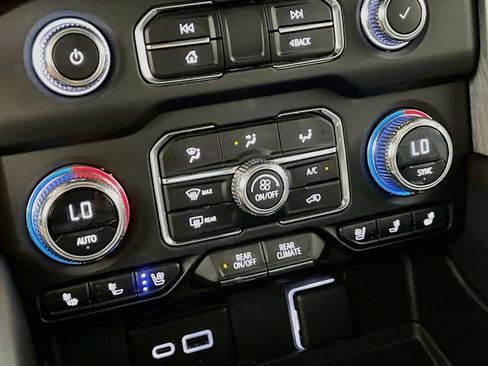 Used 2023 GMC Yukon XL SLT AWD/4WD image 20