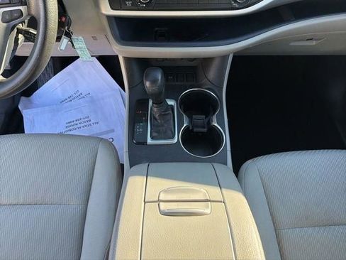 Used 2019 Toyota Highlander LE image 40