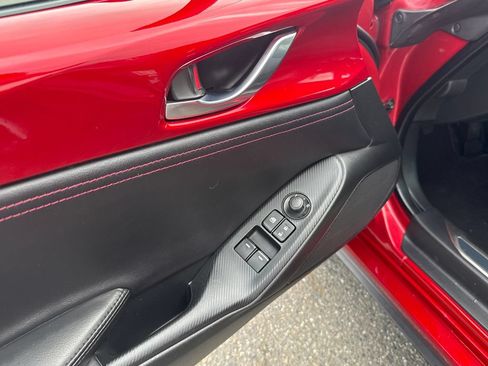 Used 2017 MAZDA MX-5 Miata RF Grand Touring RWD image 12