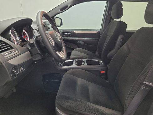 Used 2016 Dodge Grand Caravan SXT FWD image 17