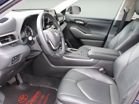 Used 2023 Toyota Highlander XLE AWD/4WD image 8