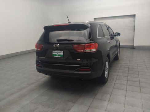 Used 2017 Kia Sorento AWD image 9