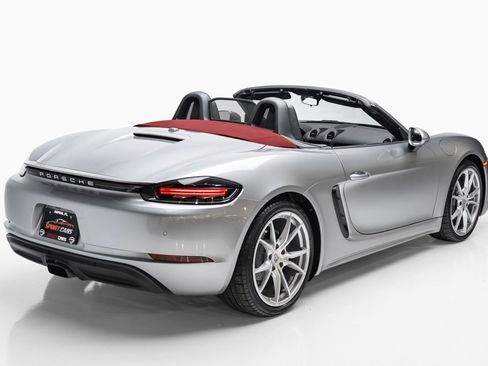 Used 2018 Porsche 718 Boxster image 8