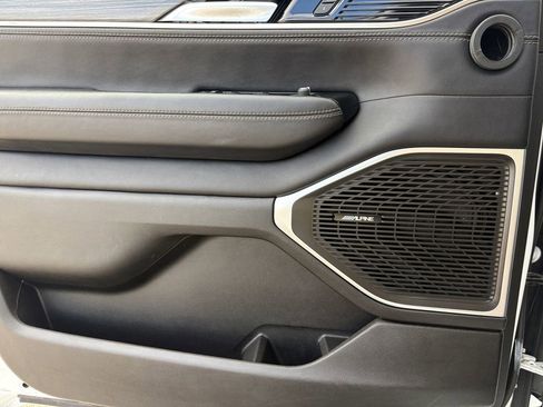 Used 2024 Jeep Wagoneer L Series III w/ Flexible Seating Group image 11