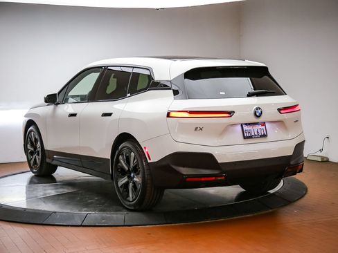Used 2024 BMW iX xDrive50 w/ Premium Package AWD/4WD image 2