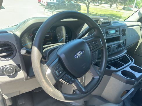 Used 2022 Ford E-350 and Econoline 350 Super Duty RWD image 10