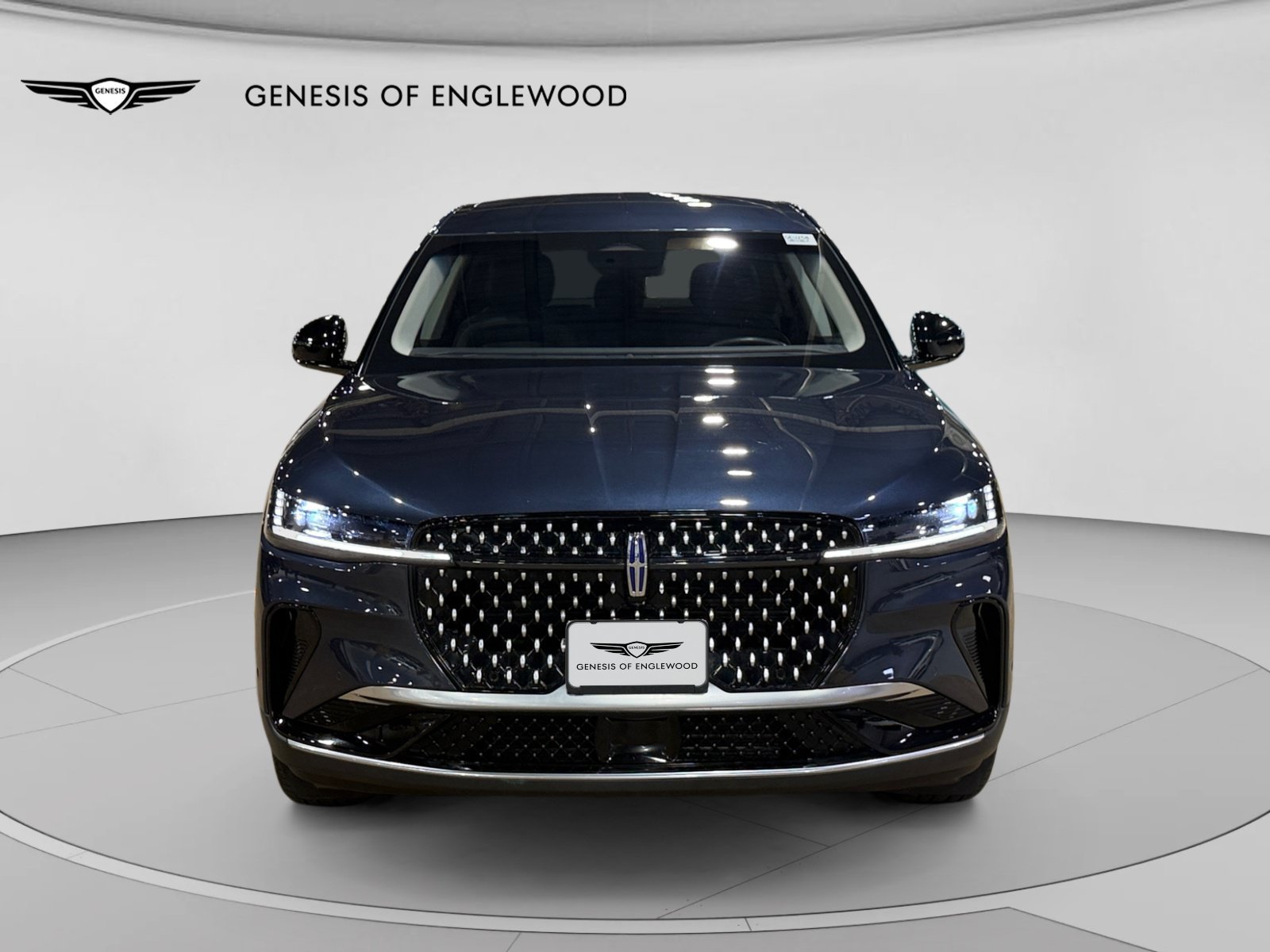 Used 2024 Lincoln Nautilus Premier AWD/4WD image 2