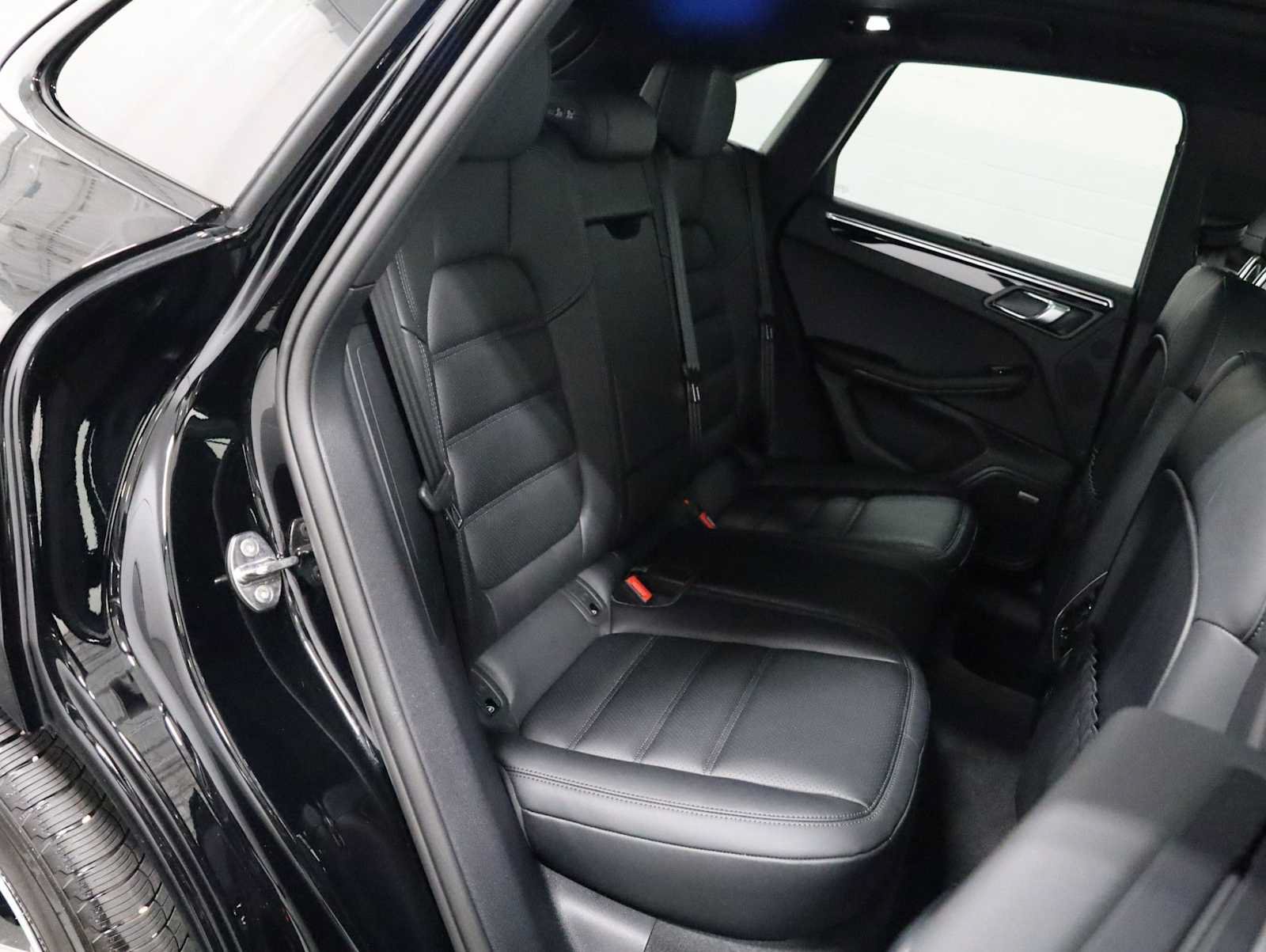 Used 2026 Porsche Macan AWD/4WD image 37