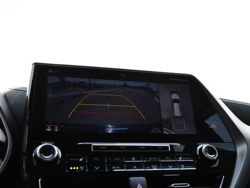 Used 2021 Toyota Highlander Limited AWD/4WD image 16