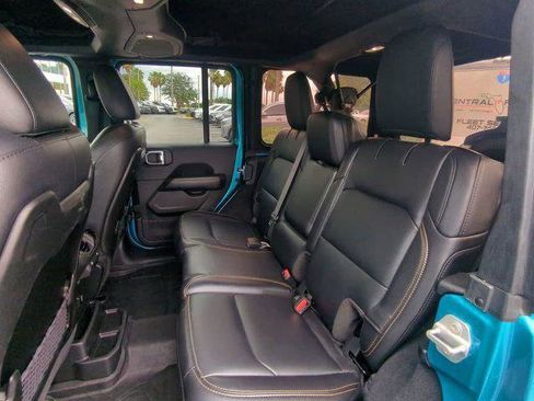 Certified 2024 Jeep Wrangler Unlimited Sahara w/ Technology Group AWD/4WD image 15