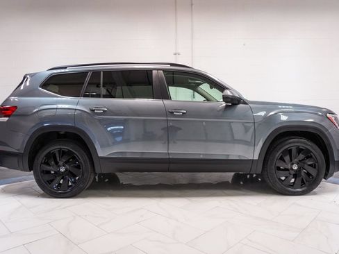 Used 2025 Volkswagen Atlas SE AWD/4WD image 40