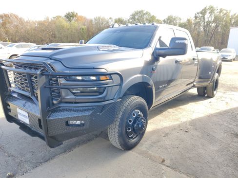 Used 2025 RAM 3500 Limited image 8