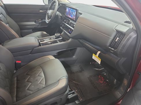 New 2026 Nissan Pathfinder Platinum AWD/4WD image 10