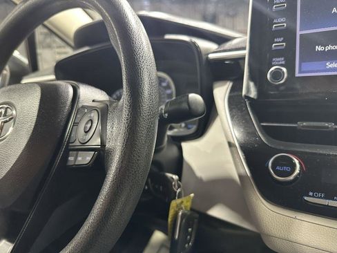 Used 2020 Toyota Corolla LE image 19