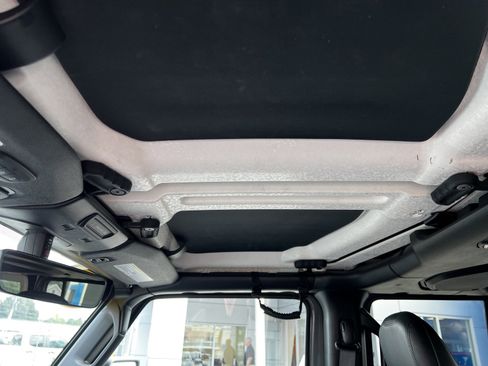 Used 2018 Jeep Wrangler Unlimited Sahara image 19