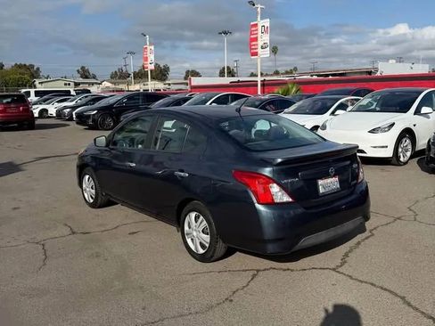 Used 2015 Nissan Versa SV image 3