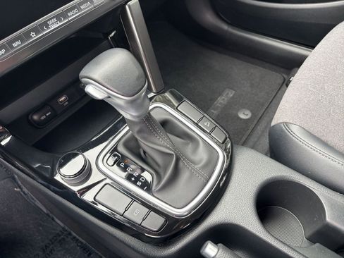 Used 2025 Kia Seltos S image 36