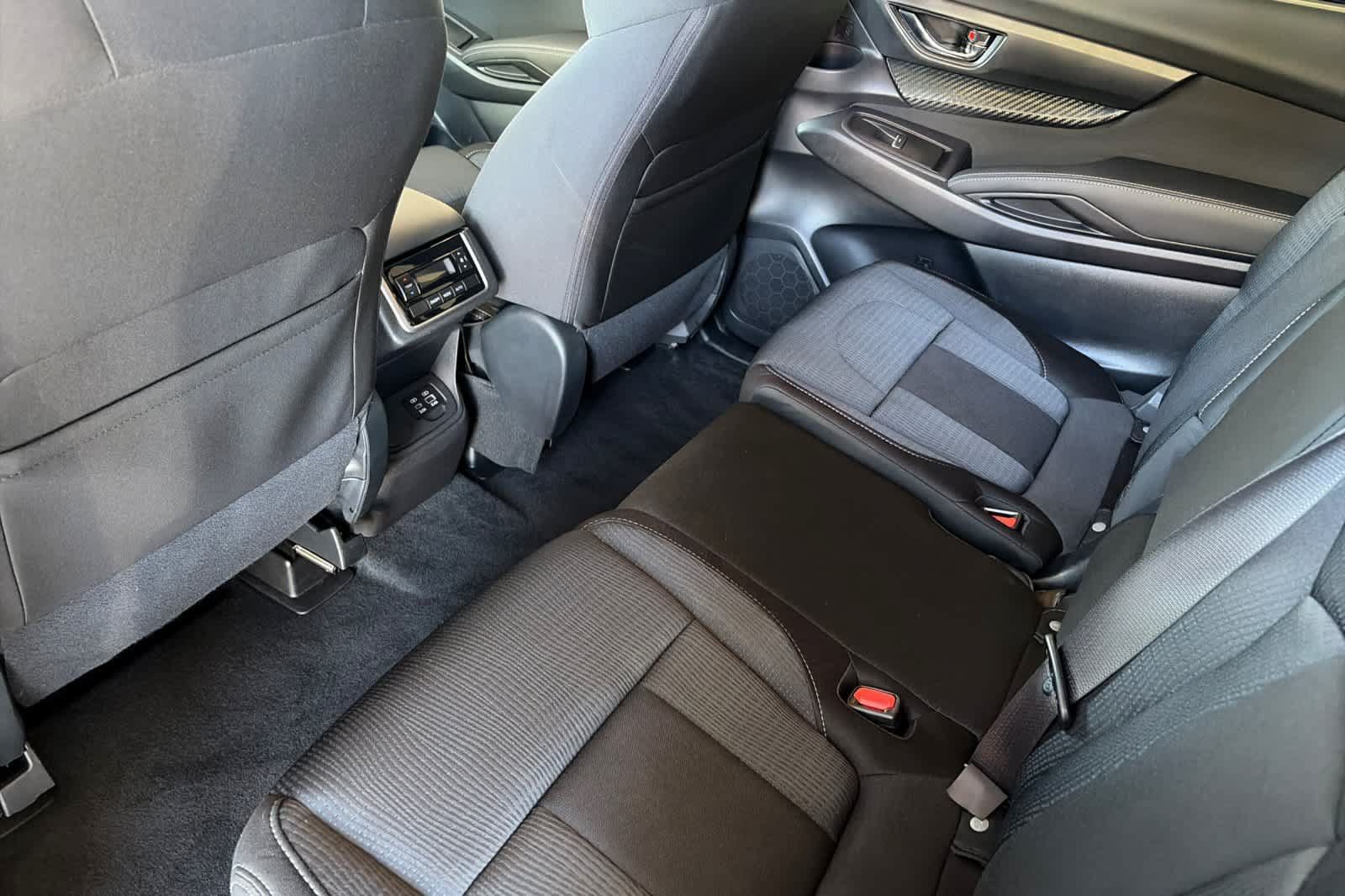 Used 2024 Subaru Ascent Premium w/ Convenience Package AWD/4WD image 4