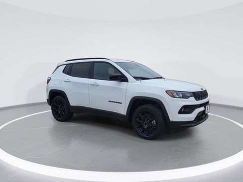 New 2026 Jeep Compass Latitude image 2