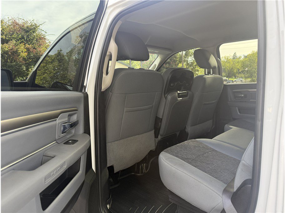 Used 2018 RAM 2500 SLT w/ Luxury Group AWD/4WD image 12
