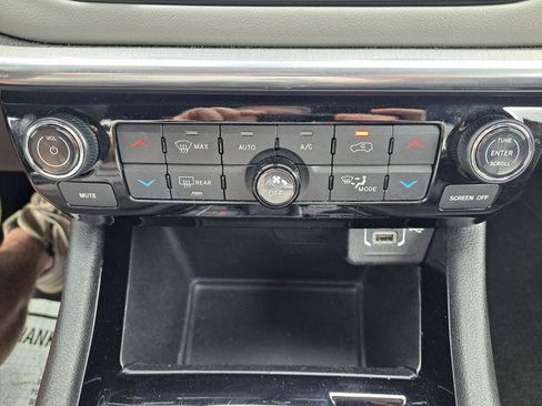 Used 2023 Jeep Compass Limited AWD/4WD image 19