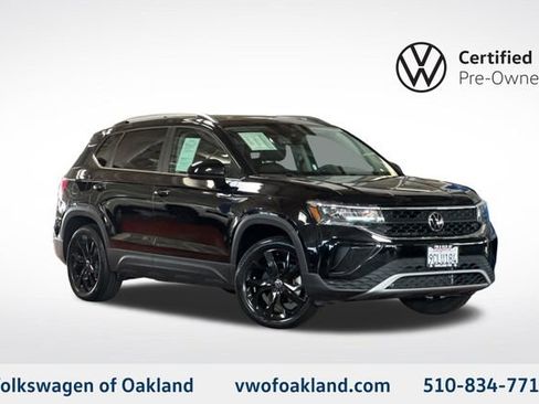 Certified 2022 Volkswagen Taos SE image 1