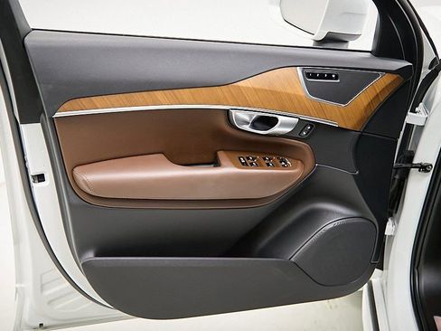 Certified 2024 Volvo XC90 T8 Plus w/ Protection Package Premier image 11