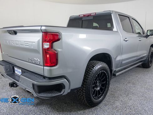 Used 2025 Chevrolet Silverado 1500 High Country w/ Technology Package AWD/4WD image 7