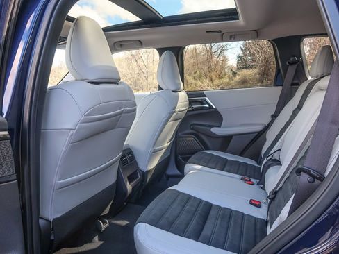 New 2026 Mitsubishi Outlander SE FWD image 24