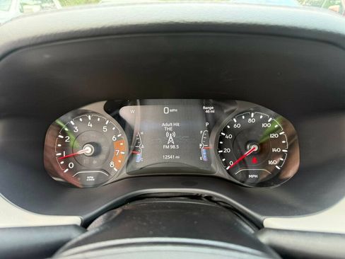 Used 2025 Jeep Compass Limited AWD/4WD image 4