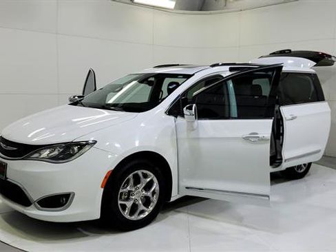 Used 2019 Chrysler Pacifica Limited FWD image 30