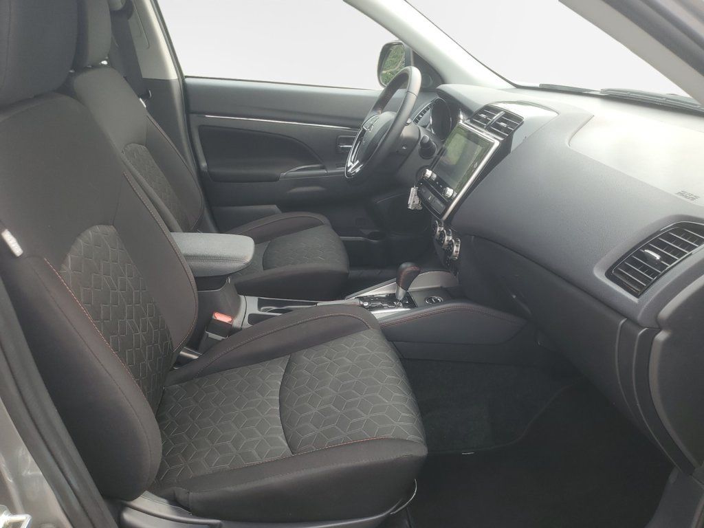 Used 2025 Mitsubishi Outlander Sport LE AWD/4WD image 26