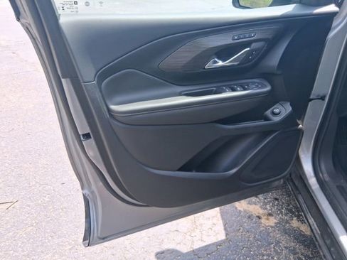 Used 2023 GMC Terrain SLT w/ LPO, Floor Liner Package AWD/4WD image 9