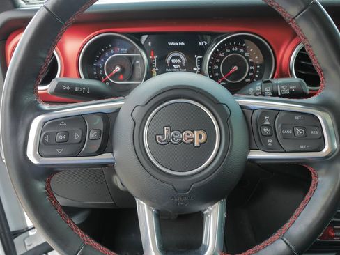 Used 2022 Jeep Wrangler Unlimited Rubicon w/ Cold Weather Group AWD/4WD image 24
