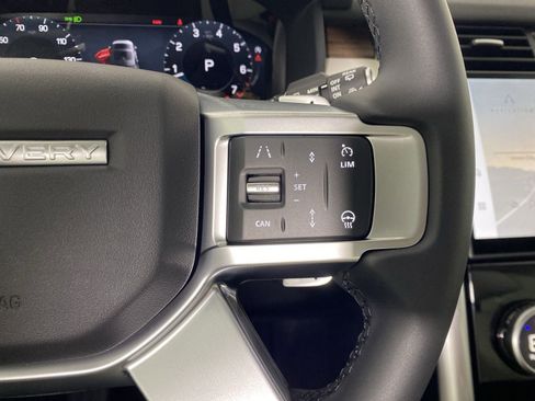Used 2025 Land Rover Discovery S AWD/4WD image 18