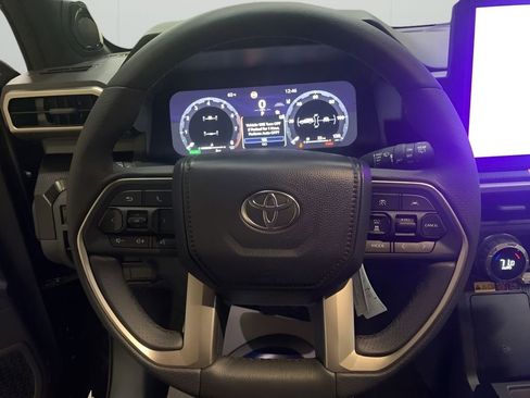 Used 2025 Toyota 4Runner Limited AWD/4WD image 23
